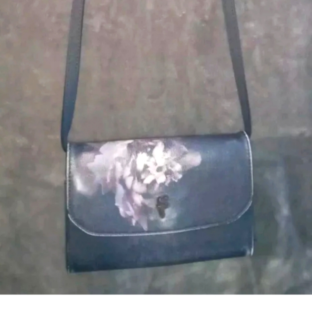 Simply Vera vegan leather floral crossbody bag